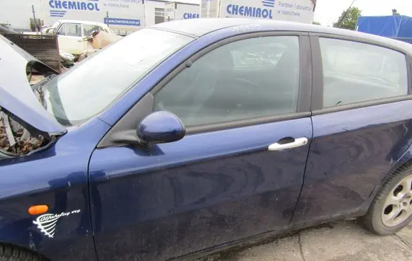 Alfa Romeo 147 Front door 