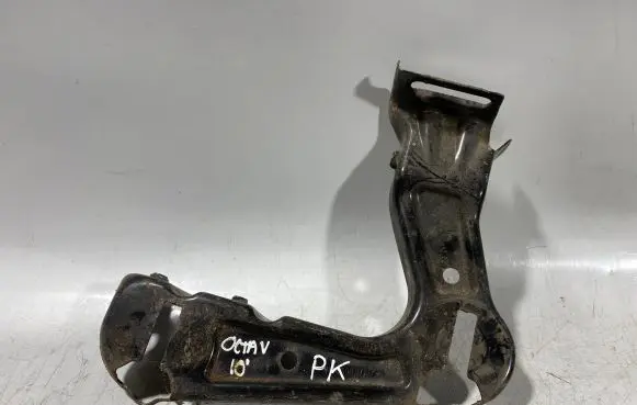 Skoda Octavia Mk2 (1Z) Headlight/headlamp mounting bracket 1z0805071a