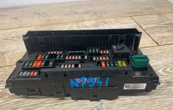 BMW 5 F10 F11 Fuse module 9252815