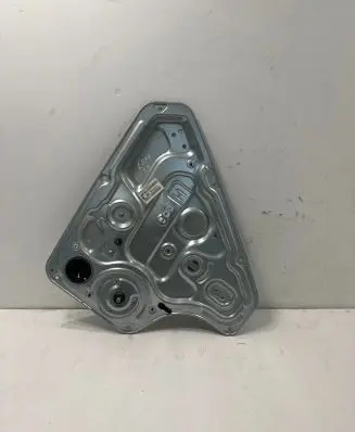 Rear door manual window regulator