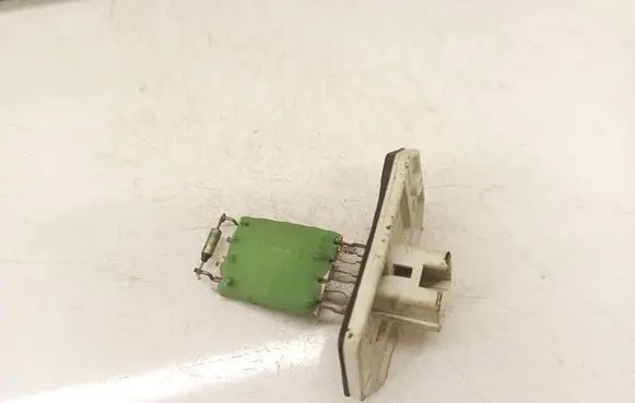 Toyota Yaris Heater blower motor/fan resistor 2R79K1R49K