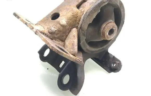 Toyota Avensis T220 Engine mount bracket