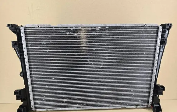 Mercedes-Benz CLS C218 AMG Coolant radiator A2185000200 V1918001