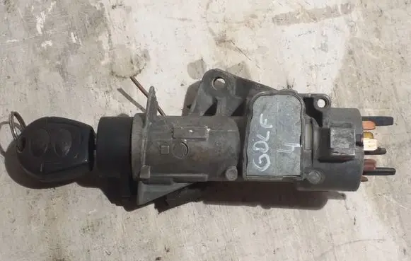 Volkswagen Golf IV Ignition lock 4B0905851C