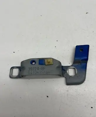 Fender mounting bracket