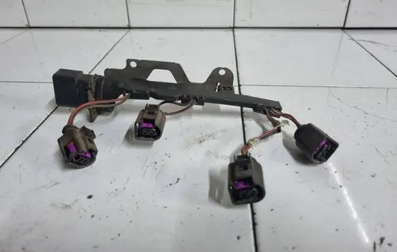 Volkswagen PASSAT B6 Fuel injector wires 8D0973834 864859