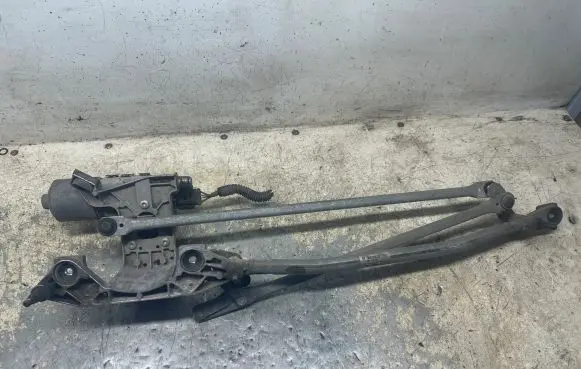Ford C-MAX I Front wiper linkage and motor