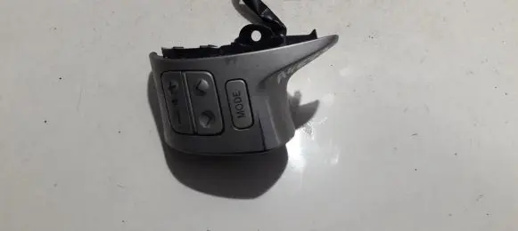 Toyota Auris 150 Steering wheel buttons/switches 
