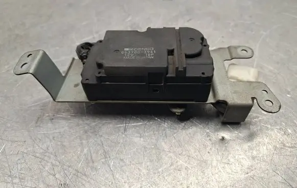 Toyota Hilux (N80, N90, N100, N110) Air flap motor/actuator 0637003941