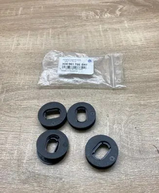 Skoda Fabia Mk2 (5J) Floor mat clip fixing clamp 3D0061795 3D0864200A 3D0864287A