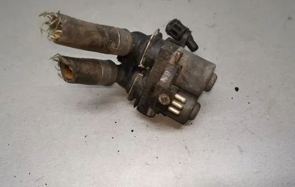 Mercedes-Benz E W210 Coolant heater control valve 0018307784 1147412114