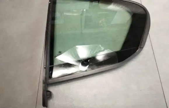 BMW 5 G30 G31 Rear door window glass 7381347