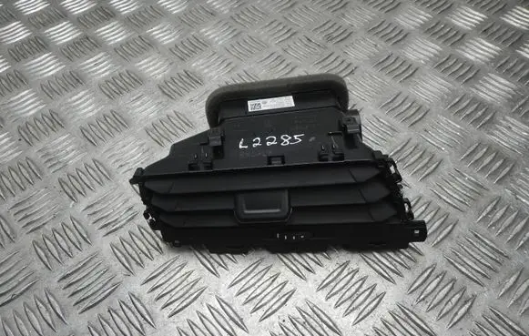 Rear air vent grill