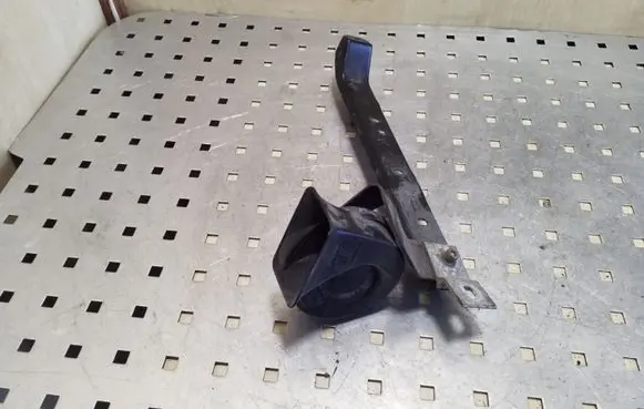 Audi A8 S8 D3 4E Horn signal 4E0951223