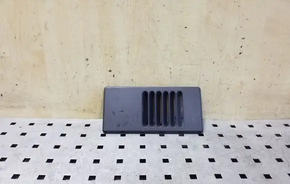Rear air vent grill