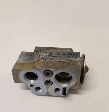 Volkswagen Golf Plus Air conditioning (A/C) expansion valve 1K0820679