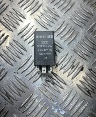 Volkswagen Golf IV Other relay 8D0959257 05071100
