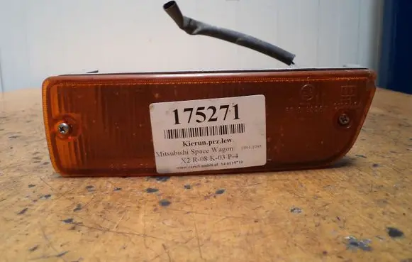 Mitsubishi Space Wagon Front indicator light