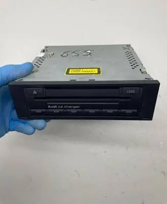 Audi A4 S4 B6 8E 8H CD/DVD changer 8e0035111
