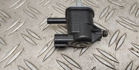 Toyota Yaris Valve vacuum 90910TC002