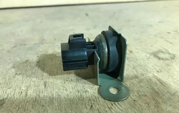 Jaguar XJ X350 Rear air suspension level height sensor XW433C190AB