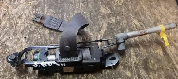 Volvo S60 Front seatbelt