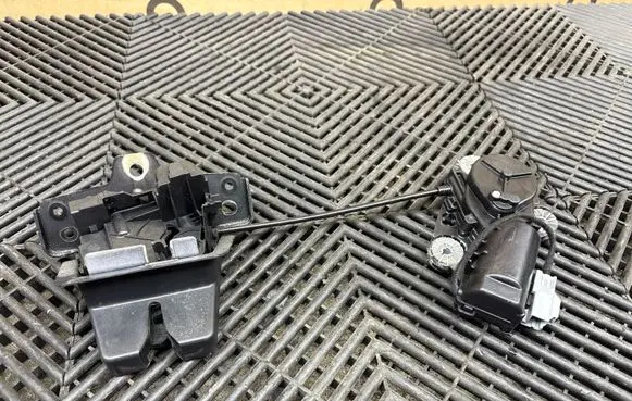 Volvo XC90 Tailgate/trunk/boot lock/catch/latch 31349975