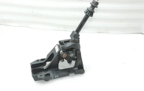 Toyota Yaris Gear shifter/selector 335300D070