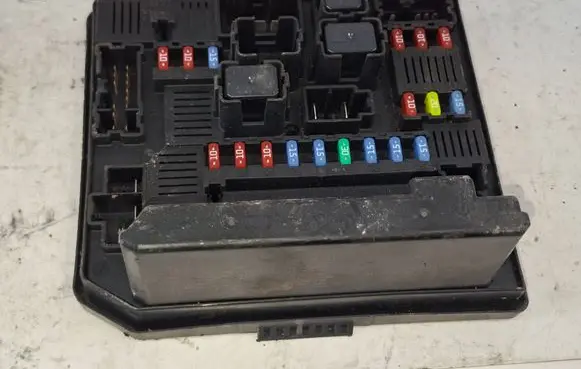 Nissan Qashqai Fuse module 284B7JD00B 1017103233 519228324