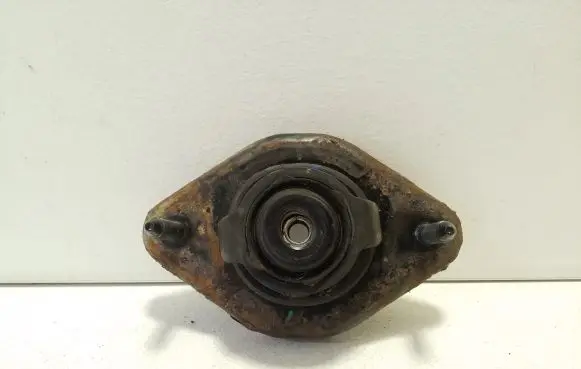 Honda CR-V Front shock absorber mounting bracket 