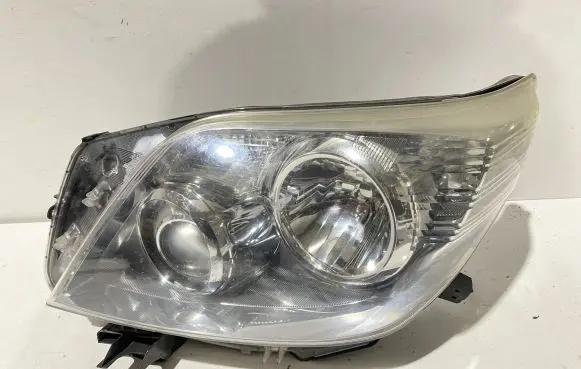 Toyota Land Cruiser (BJ70) Headlight/headlamp