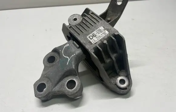Opel Astra J Engine mount bracket 13248546