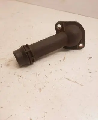 Volkswagen PASSAT B6 Engine coolant pipe/hose 06B121121