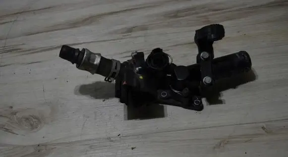 Thermostat/thermostat housing