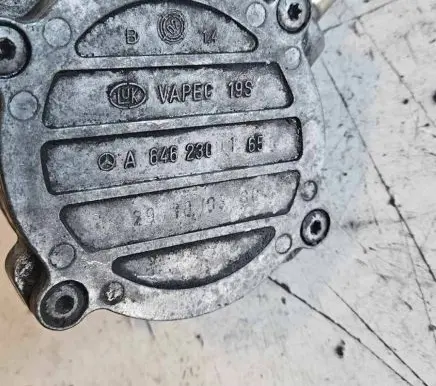 Mercedes-Benz C W204 Vacuum pump LA1231052 A6462300165