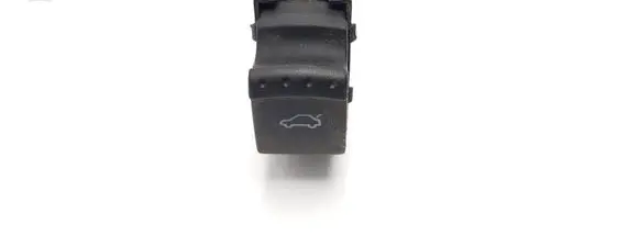 Volkswagen PASSAT B5.5 Tailgate opening switch 1J0959831A