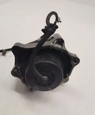 BMW 2 F22 F23 Engine mount bracket 6873704