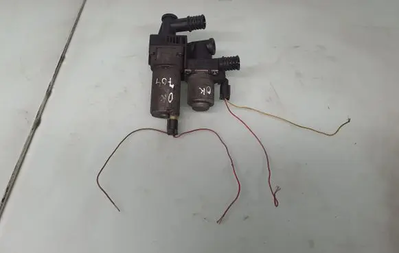 BMW 3 E46 Coolant heater control valve 8369807 64118369807