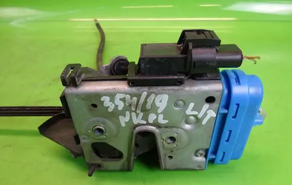 Audi A8 S8 D2 4D Rear door lock 4D0839015D
