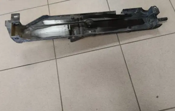 Land Rover Discovery 3 - LR3 Radiator mount bracket AH32BB588AB