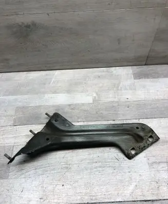 Audi Q5 SQ5 Fender mounting bracket 8R0821135