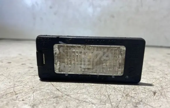Skoda Octavia Mk3 (5E) Number plate light 5N0943021