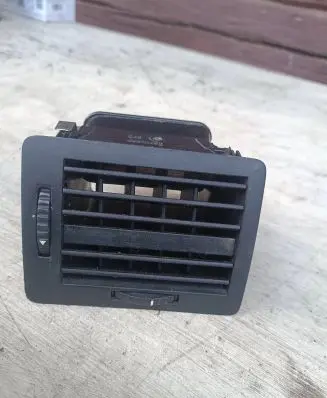 Skoda Fabia Mk1 (6Y) Dashboard side air vent grill/cover trim 6Y0819702