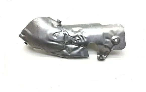 BMW 5 G30 G31 G38 Heat shield in engine bay 264667601 2646676