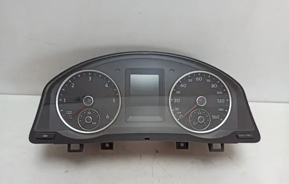 Volkswagen Tiguan Speedometer (instrument cluster) 5N0920972A