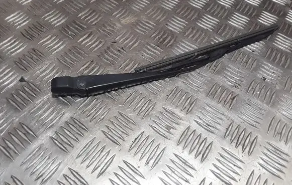 Rear wiper blade arm