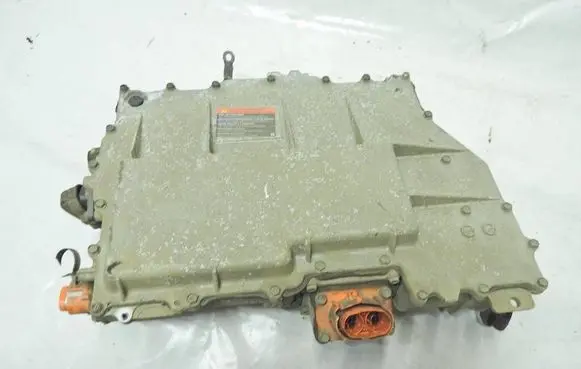 Nissan Leaf I (ZE0) Voltage converter inverter 