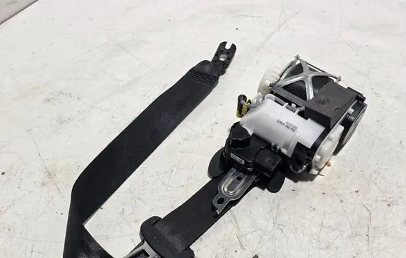 Volkswagen Golf VII Rear seatbelt 7N0857737 34059177 904498799