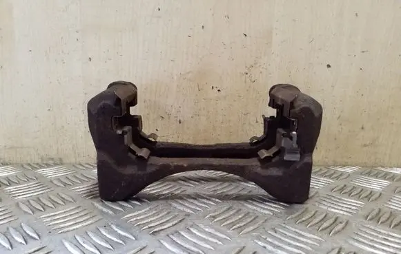 Nissan Juke I F15 Front Brake Caliper Pad/Carrier 