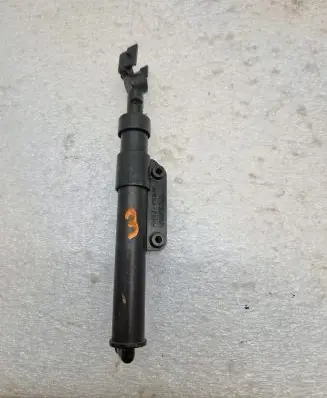 Volvo XC70 Headlight washer spray nozzle